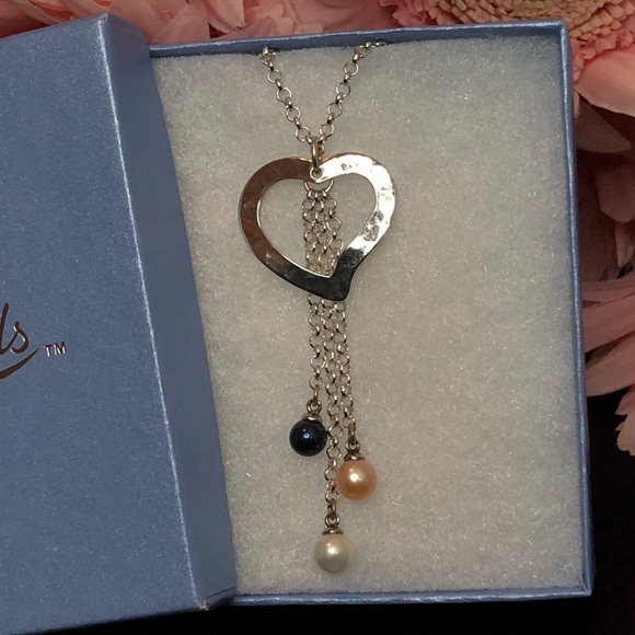 Vantel Pearls Three of Hearts Necklace - Picture 7 of 11